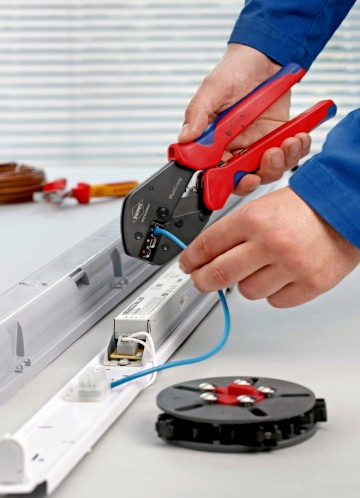 1 973302 02 pow a 01